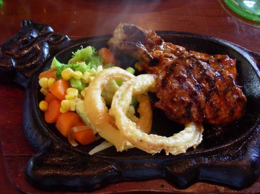 Ilustrasi steak hot plate
