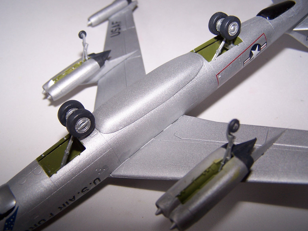 Academy_RB47H_Undercarriage