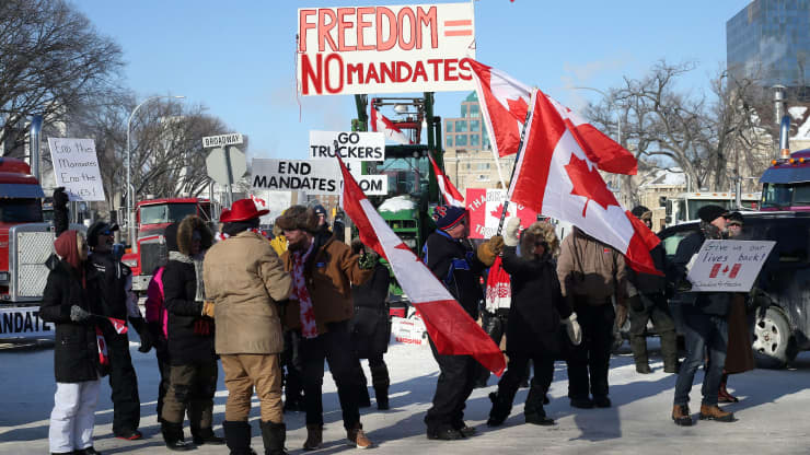 En Canadá miles de personas protestan por mandatos de vacunas COVID-19