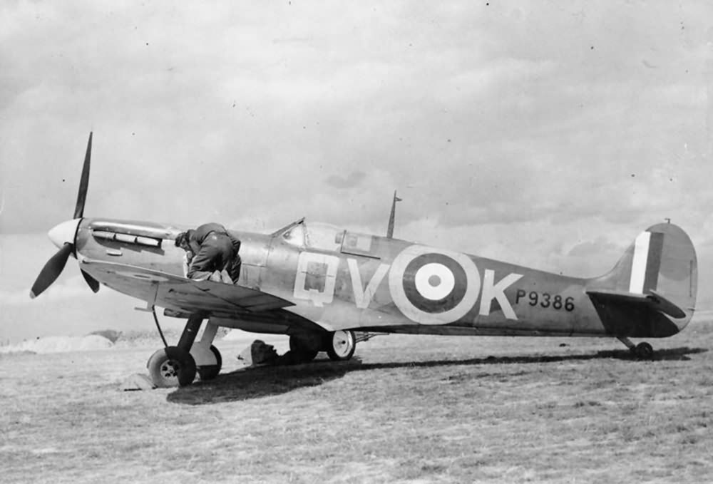 Spitfire-Mk-IA-P9368-QV-K-of-No-19-Squad