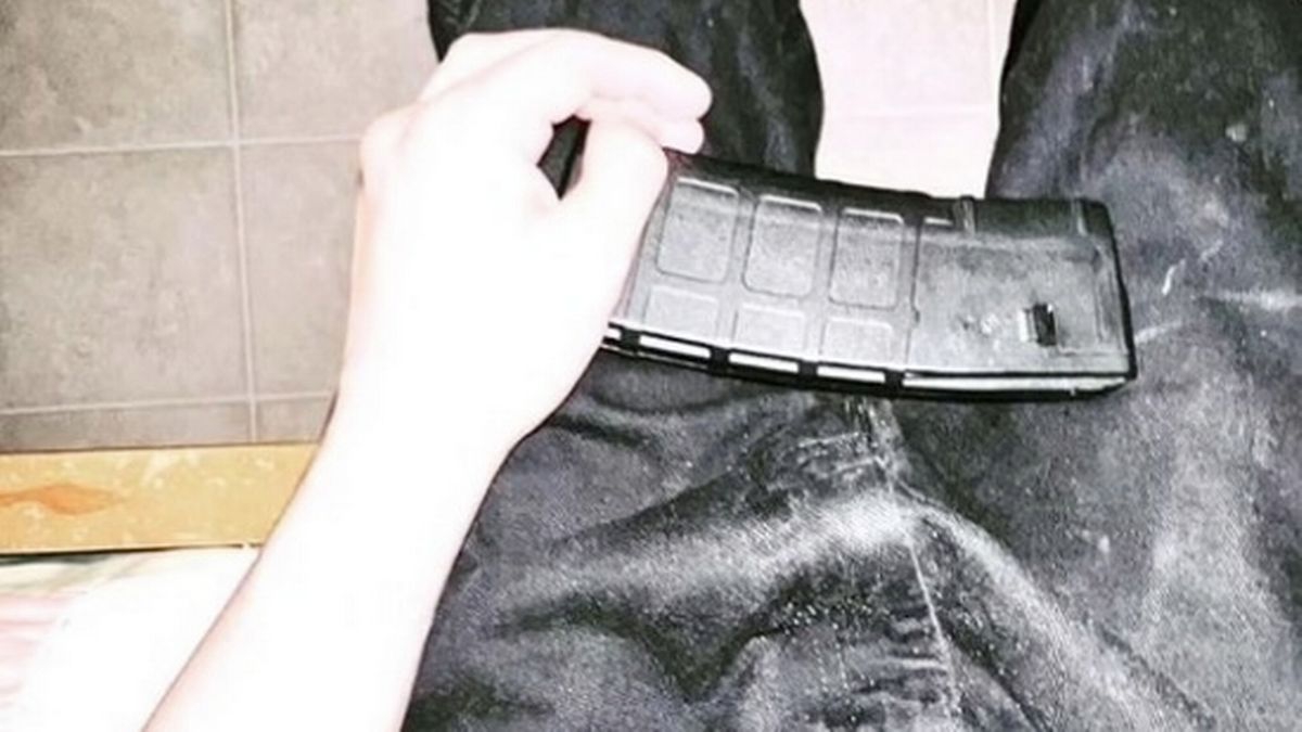 Tirador de Texas publicó fotos de armas y municiones antes de matar a 18 niños