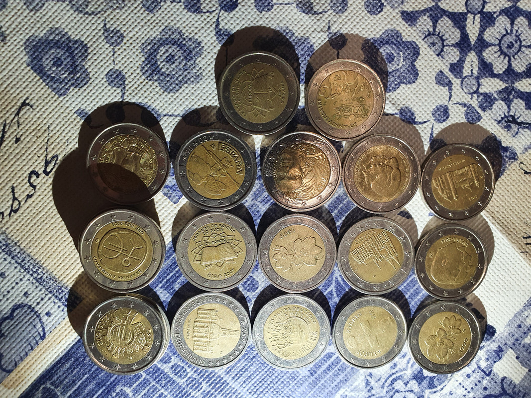 He abierto una hucha de monedas de 2 dos euros y me han salido estas raras  +Colección - Forocoches