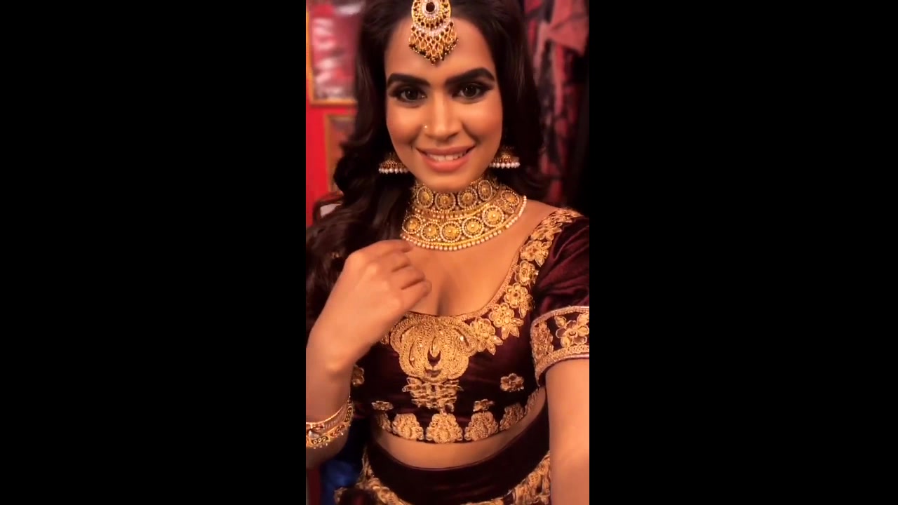 [Image: Shubhra-ghosh-40.jpg]