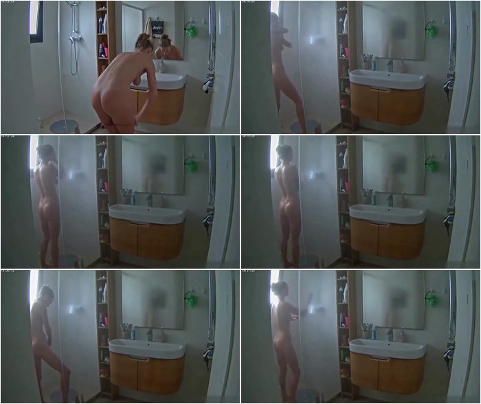 Nice-body-blonde-girl-taking-a-shower-and-shaving-pussy-3.jpg
