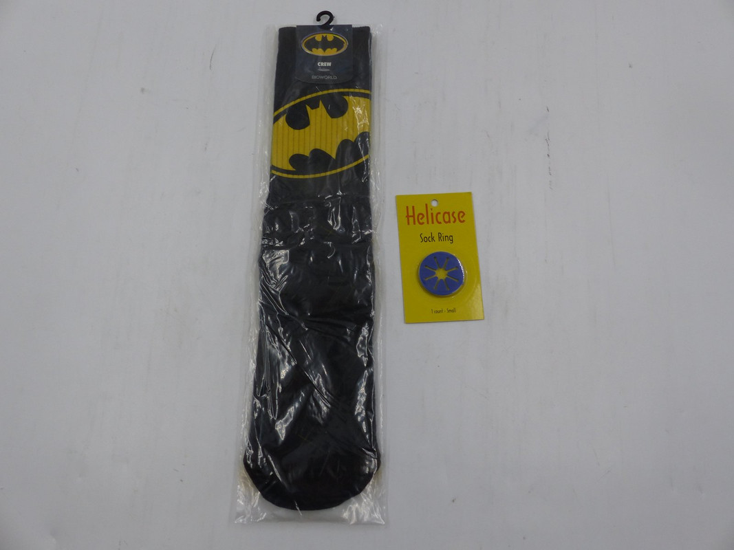 BIOWORLD BATMAN PLAID SUBLIMATED MENS CREW SOCKS SIZE 10-13 W/ SOCK RING