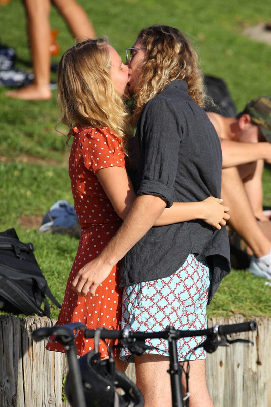 Sailor-Brinkley-Cook-Upskirt-STARS-com-4-37