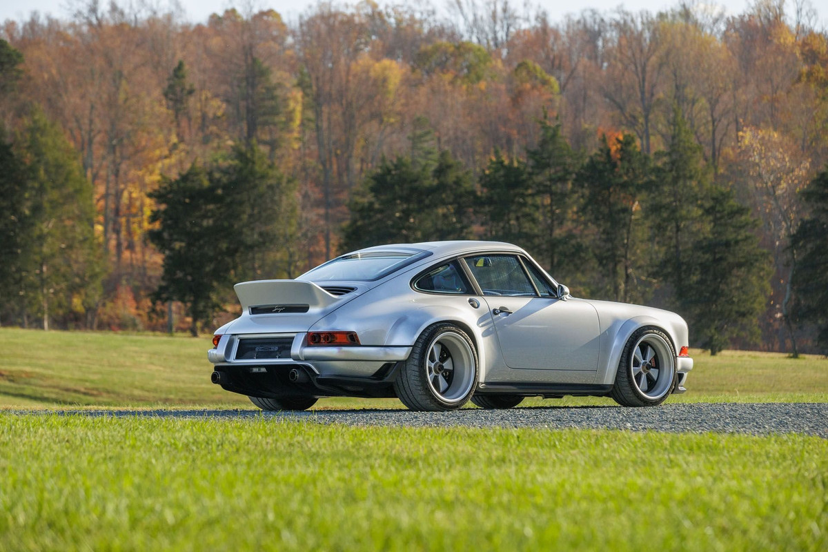 1991-porsche-911-reimagined-by-singer-dls-7.jpg