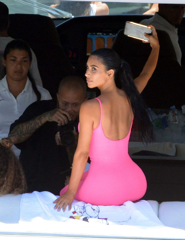 kim-kardashian-in-tights-at-a-yacht-in-miami-08-16-2018-13