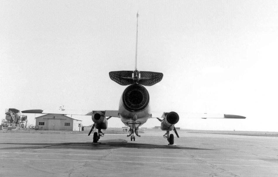 Three-engined F-106B-2