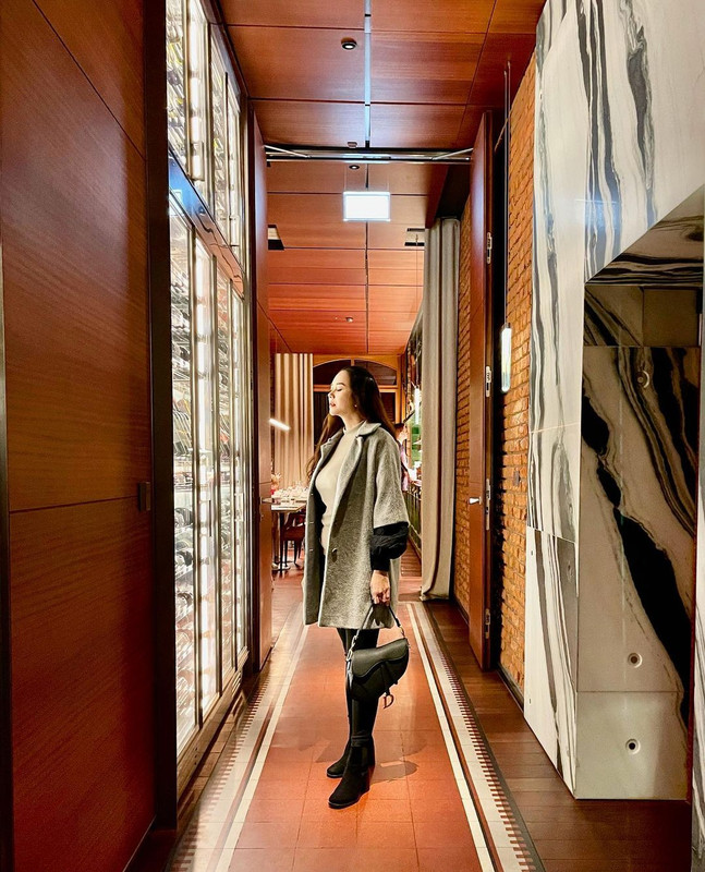Potret cantik Aura Kasih saat liburan keliling Eropa.