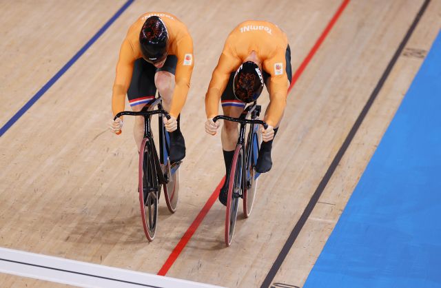 Il secondo sprint della gara finale vinta da Lavreysen su Hoogland (Getty Images) La seconda sprint della finale vinta da Lavreysen su Hoogland (Getty Images)