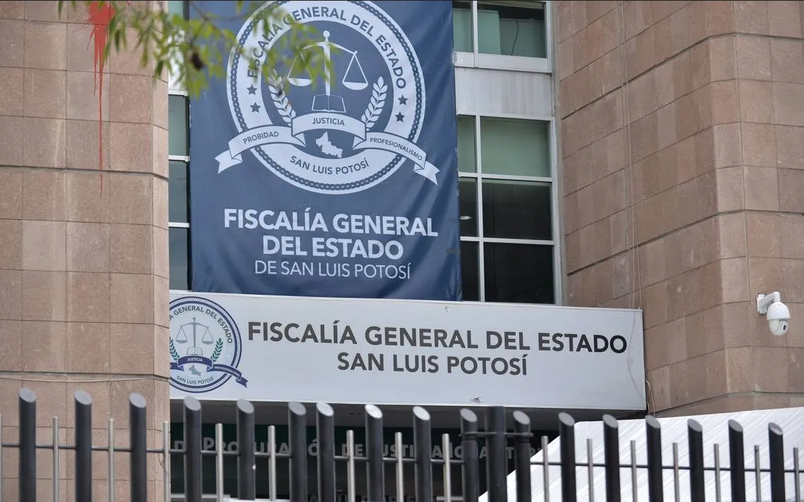 (Video) Sujeto ‘borracho’ golpea a menor en tienda de abarrotes en San Luis Potosí