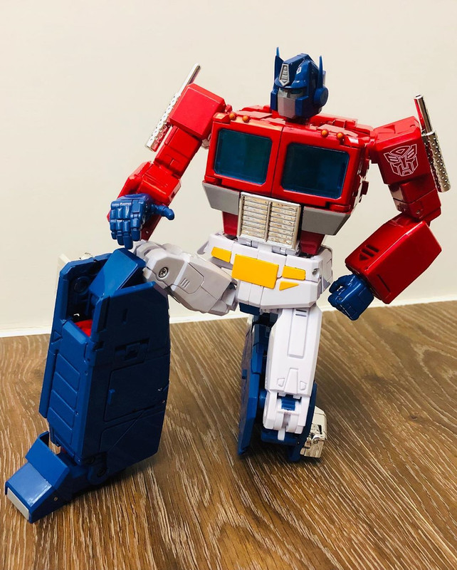 MP-44-Convoy-Optimus-Prime-V3-4-1