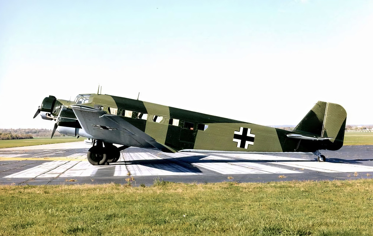 Avions volants sauves de la casse WWII - Page 25 433788450-368384666182865-8676008277003801832-n