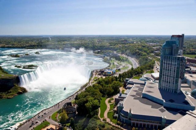 Famous-Landmarks-Distance-Looks-12