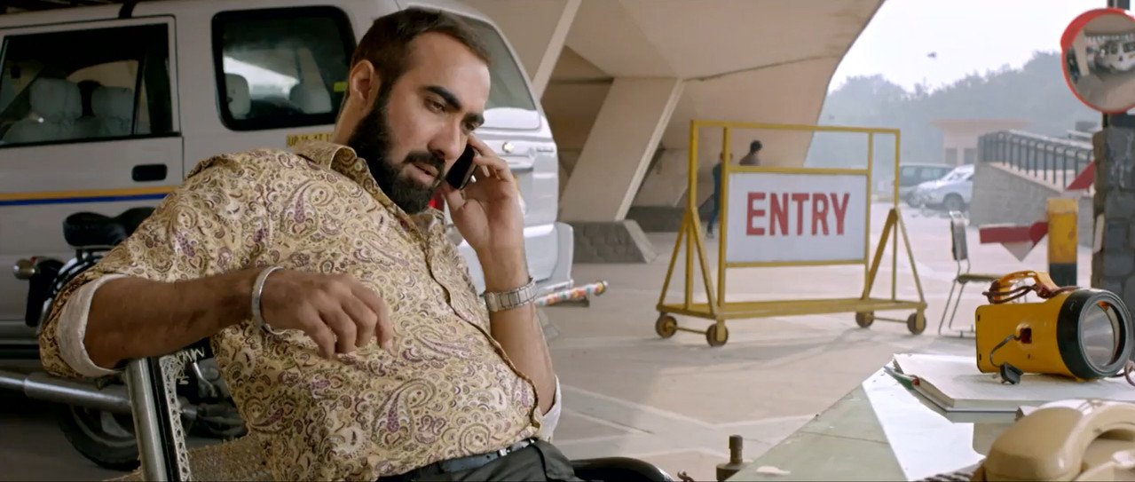 Bajatey Raho 2013 WebRip [Hindi + Tamil] 480p 720p ESub Screenshot
