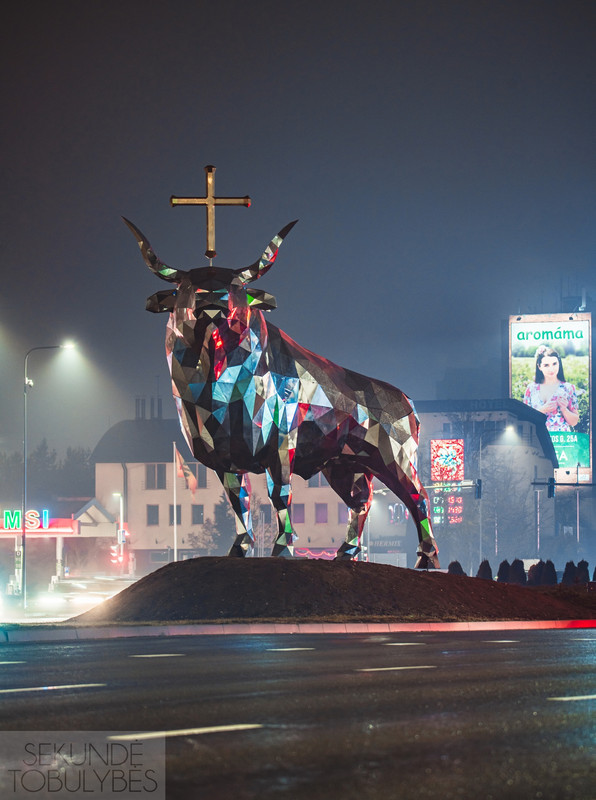 Kauno krištolinis tauras kaip stovėjo, taip ir stovės. Nes KAUNAS yra KAUNAS.