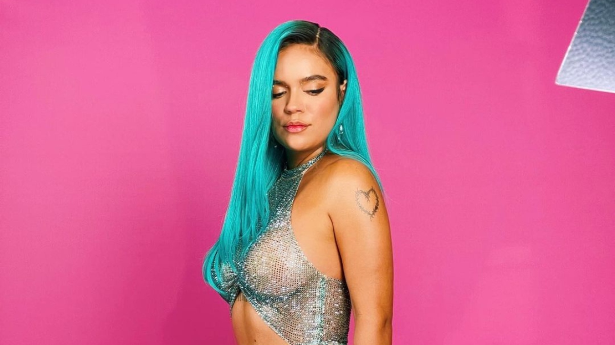 Karol G presume orgullosa sus celulitis, en su nueva y atrevida sesión de fotos