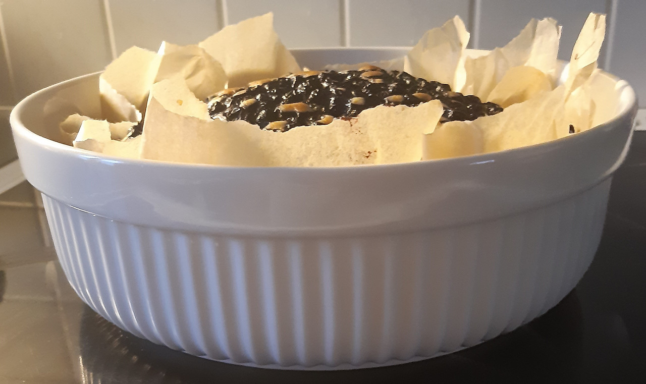 Mustikkapiirakkakuva sammakkoperspektiivi