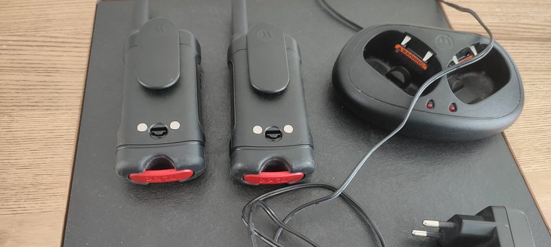 Une paire de talkie Motorola TLKR