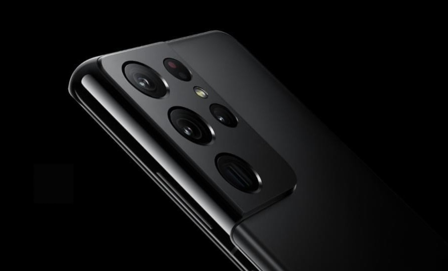 Parte de trás de um smartphone mostrando o conjunto de câmeras