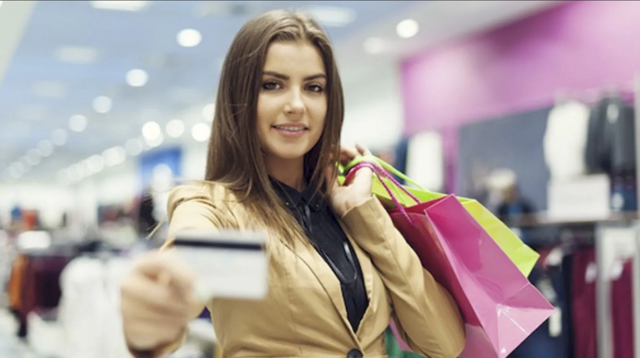 Por esta razón las mujeres no pueden acceder a tarjetas de crédito