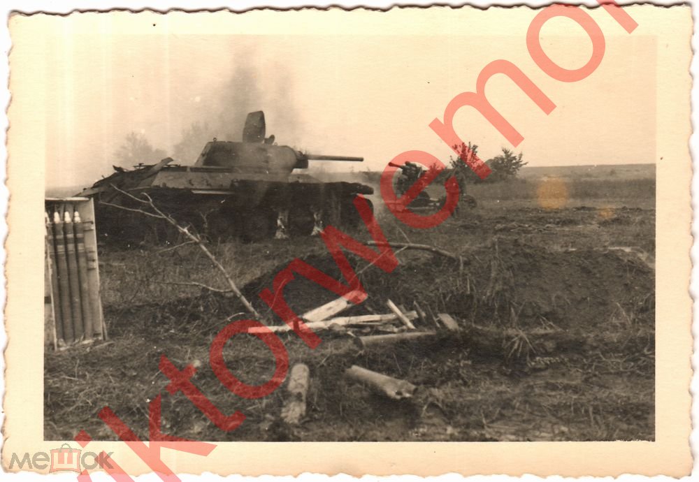 Поле боя Горит советский танк Т-34