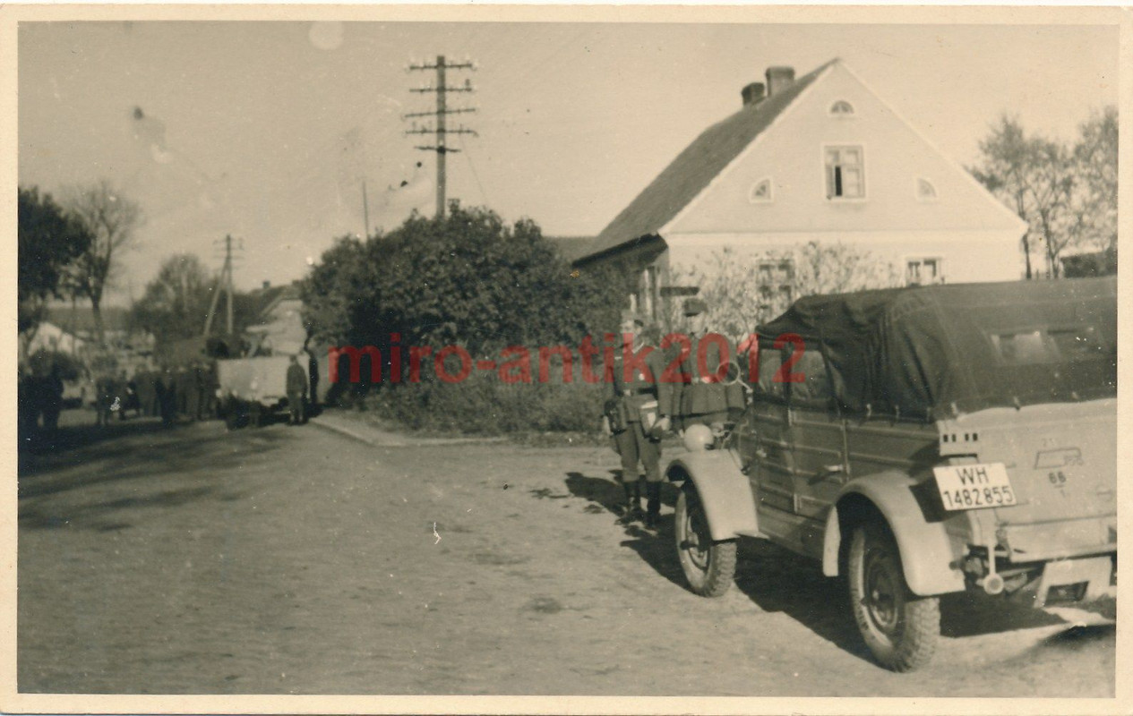 Foto, Wehrmacht, Blick auf einen Kübelwagen