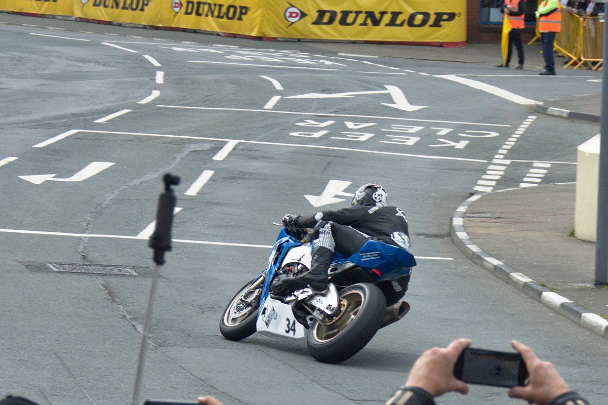 Vmax Tour 2019 au TT à l'île de Man R-DSC9815