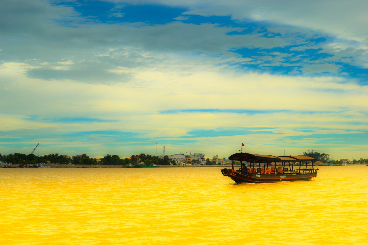 yellowriverboat.jpg