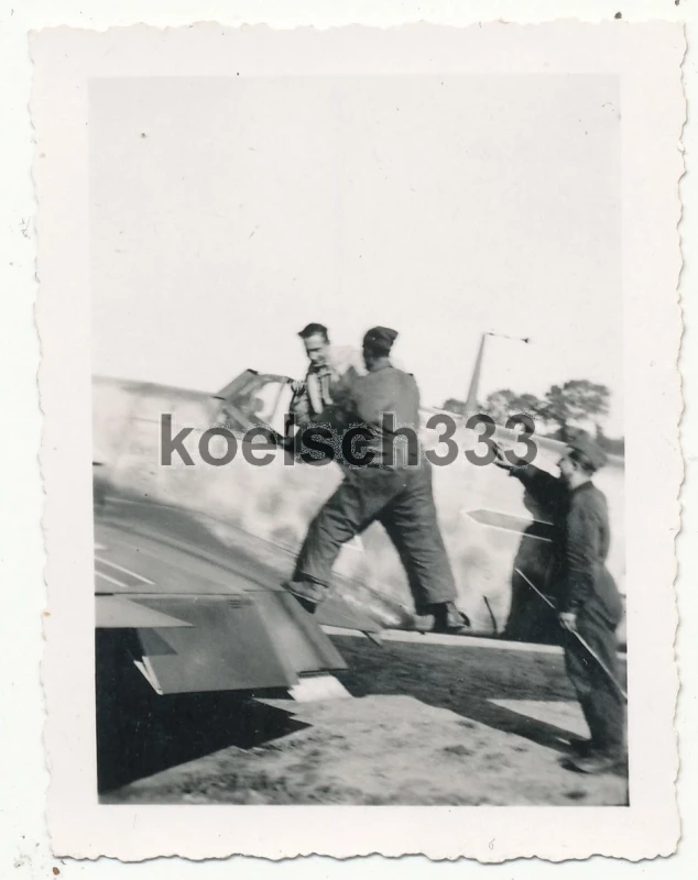 Foto Messerschmitt Bf 109 Flugzeug Jagdgeschwader 2 Richthofen in Frankreich (1)