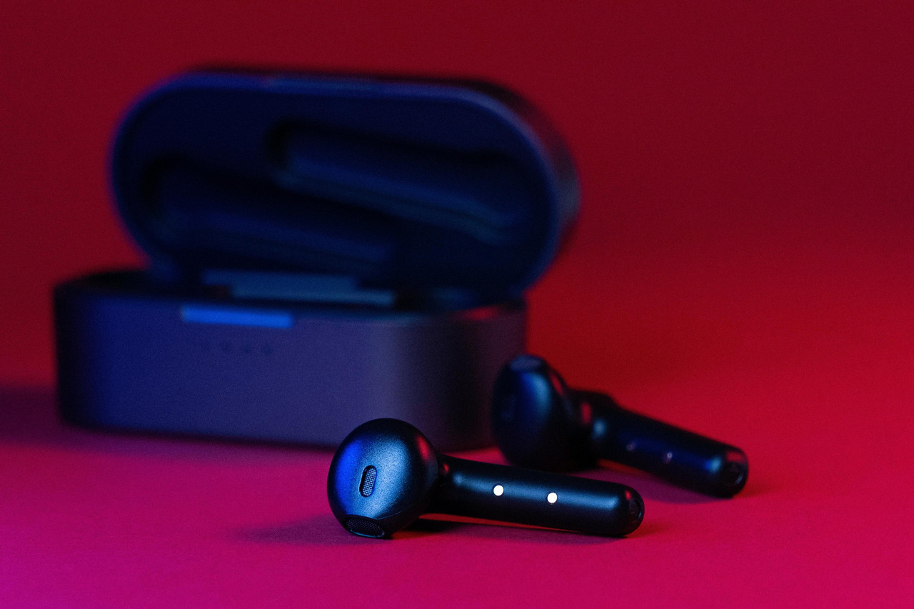 Wireless earphones — compact audio