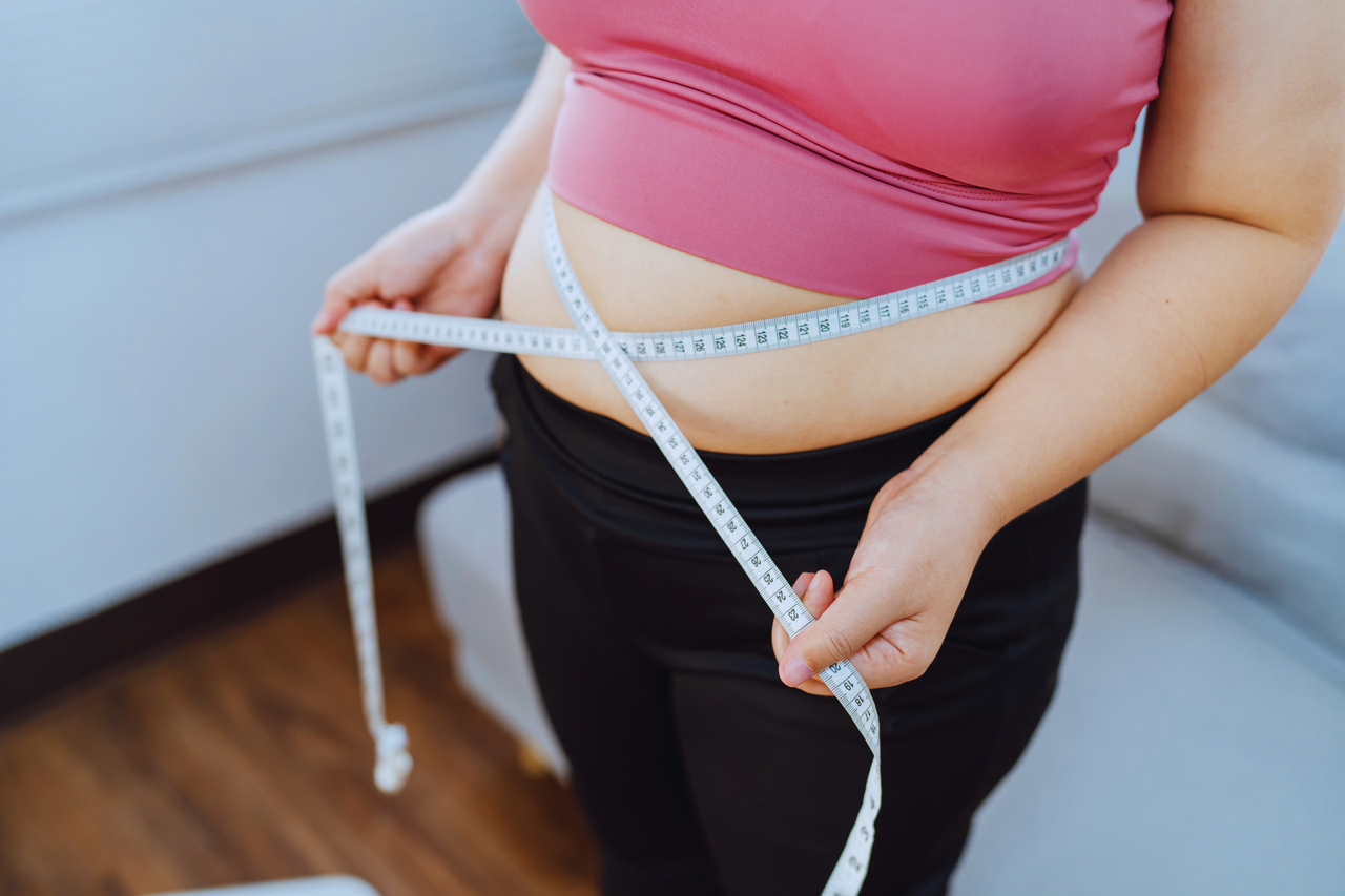 Jenny D reflecting on her weight struggle in the mirror