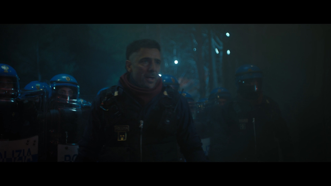 Public Disorder 2025 S01E01 Netflix 1080p WEB DDP x264-NM21.mkv_snapshot_04.18.625