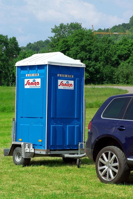 toiletten-anhaenger-686x1030.jpg