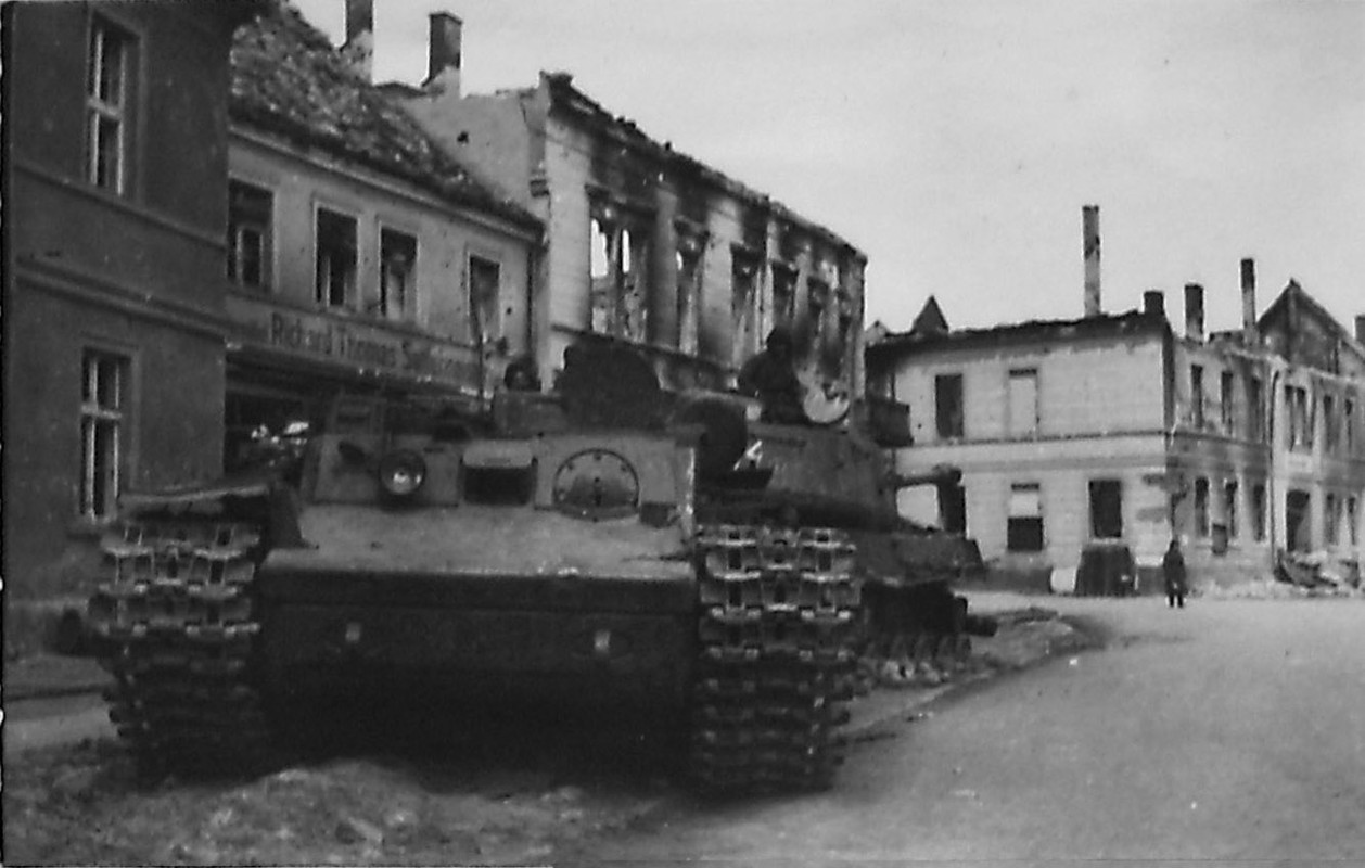 Боевой путь Первой гвардейской танковой армии и её герои Том 7  Поход  на  Берлин (7)