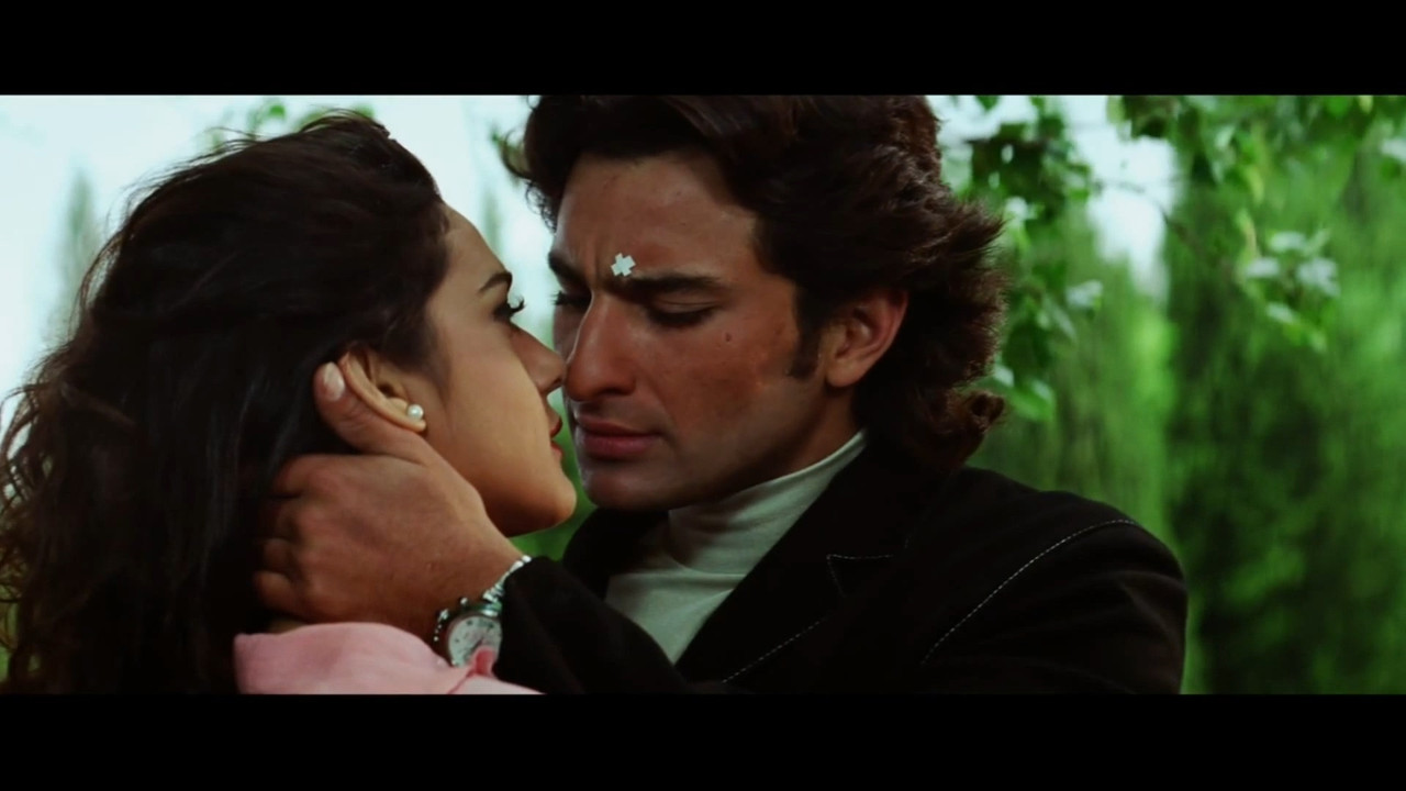 Preity Zinta Hot Lip Kiss & Romancing Song - Kya Kehna.mp4_20210101_092021.902