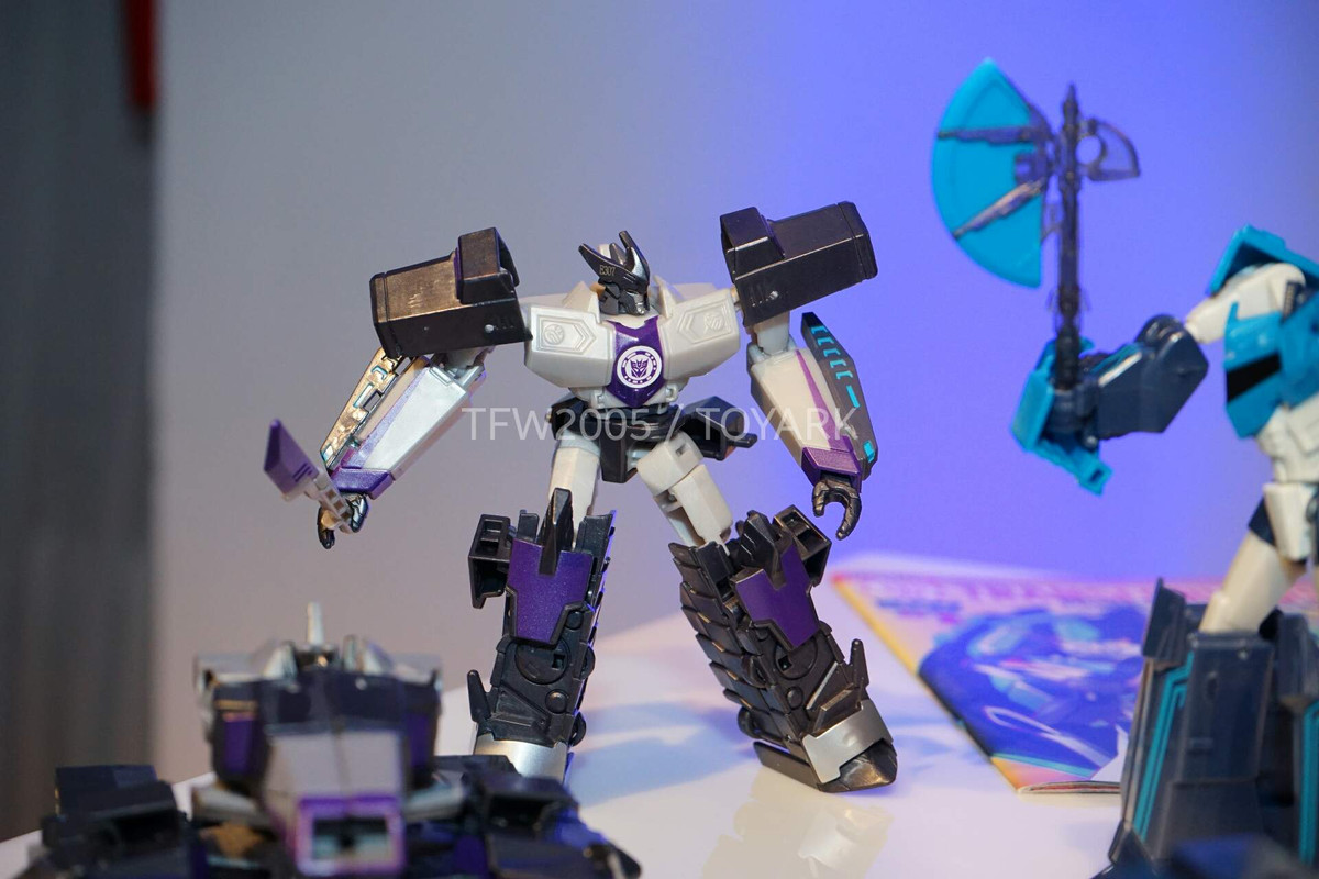 NYCC2015-Transformers-RID-004