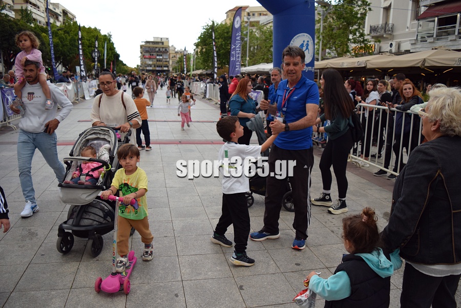 , 23&omicron;&sigmaf; &Alpha;&gamma;ώ&nu;&alpha;&sigmaf; &Delta;&rho;ό&mu;&omicron;&upsilon; &Kappa;&alpha;&lambda;&alpha;&mu;ά&tau;&alpha;&sigmaf;: &Mu;&iota;&alpha; &pi;&omicron;&lambda;ύ&chi;&rho;&omega;&mu;&eta; &gamma;&iota;&omicron;&rho;&tau;ή &alpha;&theta;&lambda;&eta;&tau;&iota;&sigma;&mu;&omicron;ύ &mu;&epsilon; &pi;&rho;&omega;&tau;&iota;έ&sigmaf; &Mu;&pi;&omicron;&upsilon;&rho;ί&kappa;&alpha; &kappa;&alpha;&iota; &Zeta;&omicron;&sigma;&kappa;ί&nu; (&phi;&omega;&tau;&omicron;&gamma;&rho;&alpha;&phi;ί&epsilon;&sigmaf; &kappa;&alpha;&iota; &beta;ί&nu;&tau;&epsilon;&omicron;)