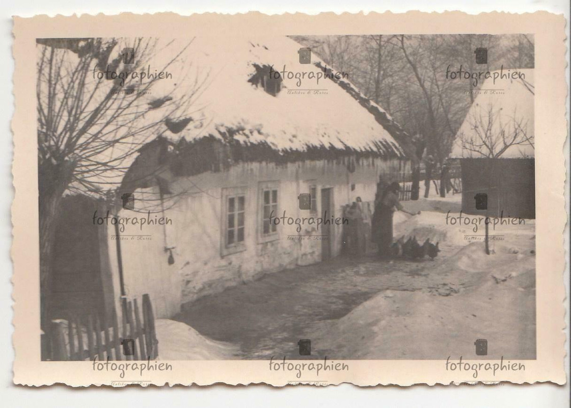 rg. Foto Polen bei Krakau Bevölkerung Haus Gebäude Dorf 1941
