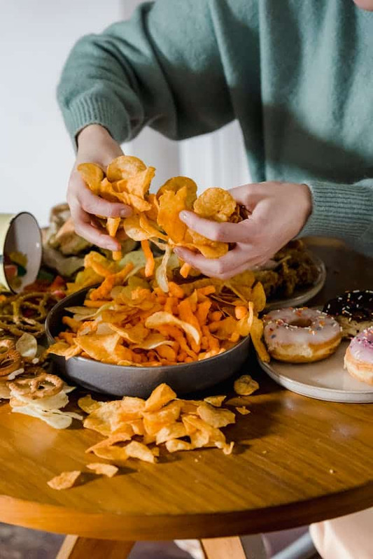 A girl consuming processed food that is harmful for her gut health