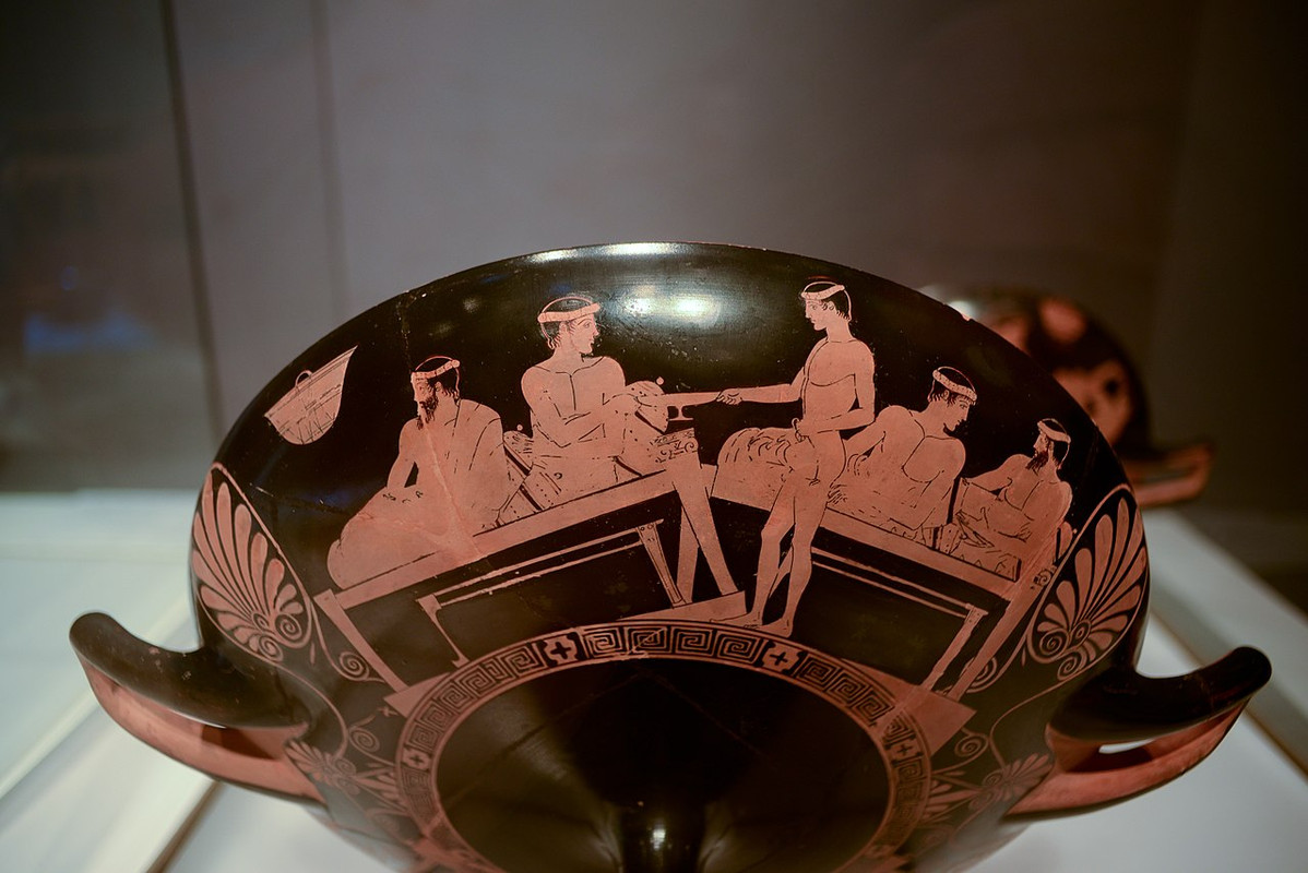 1280px-Coupe-MSR-Rituels-Grecs-AGER-inv-G-467.jpg