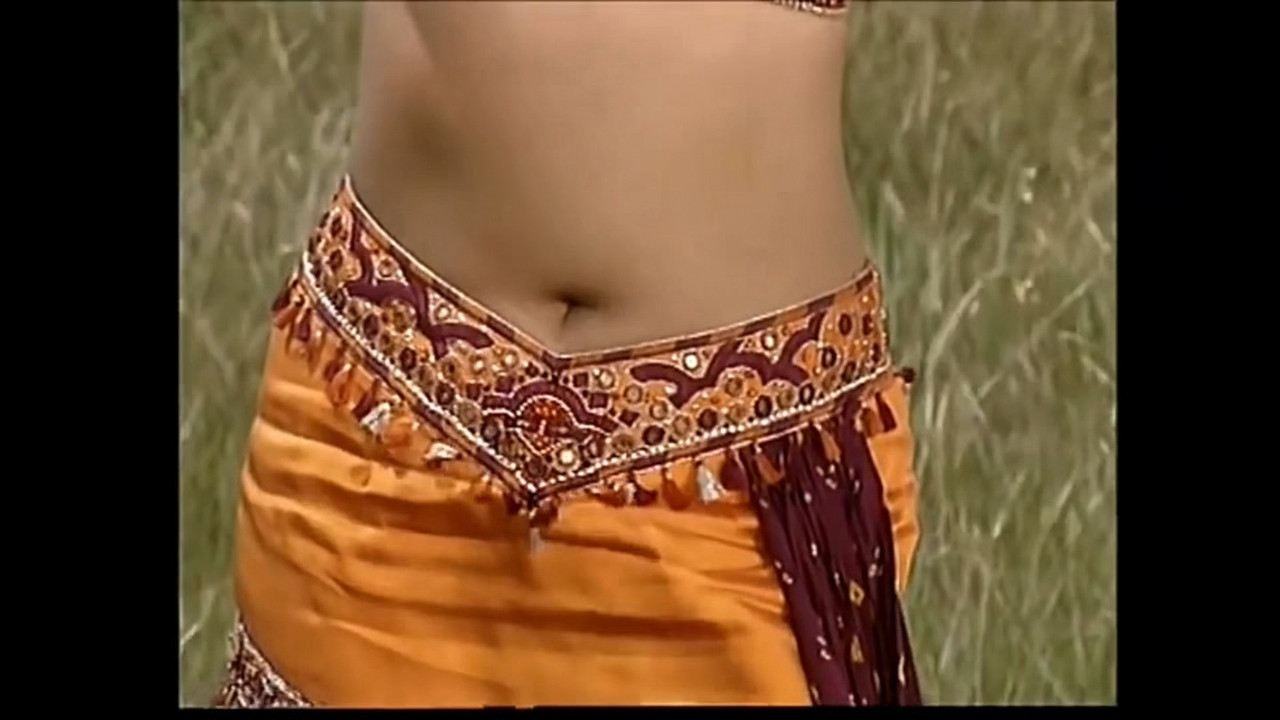 Madhuri Dixit Sexiest Navel.mkv_snapshot_00.12.358