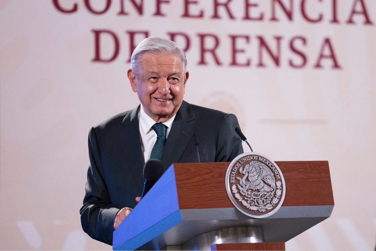 Llama AMLO a hispanos y latinos en EU a no votar por republicanos