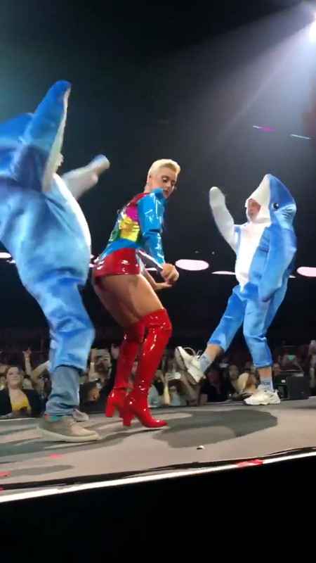 katy-perry-and-naughty-bunny-4819-7