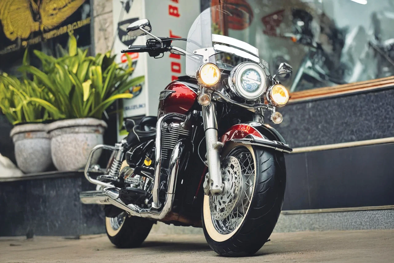 Triumph Thunderbird LT tyre fitment context