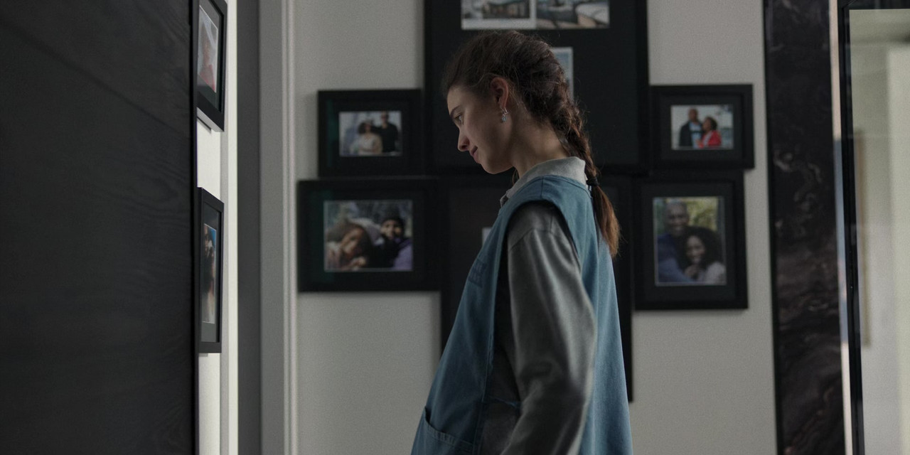 Maid 2021 Season 1 S01 1080p NF WEB DL x265 HEVC 10bit EAC3 5 1 Garshasp QxR