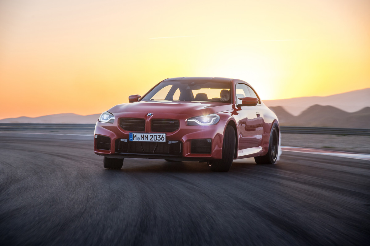 P90482708_highRes_the-all-new-bmw-m2-r