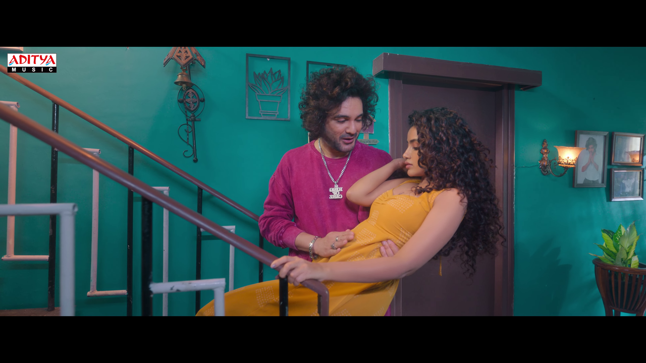 vlcsnap-2024-04-16-19h49m51s885