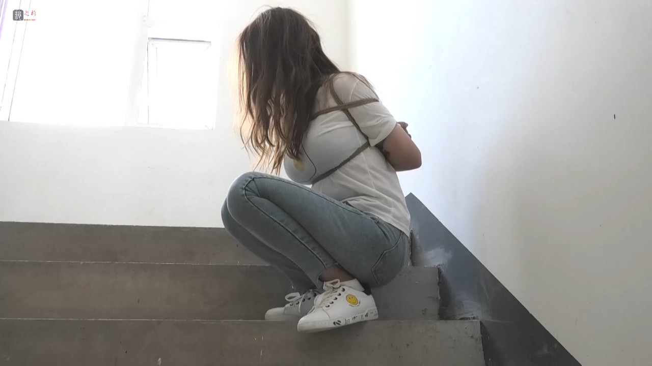 绳之韵 青妍楼道TJ游戏.mp4_20190920_100805.590